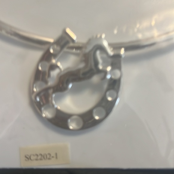 Women’s necklace set - Picture 2 of 5